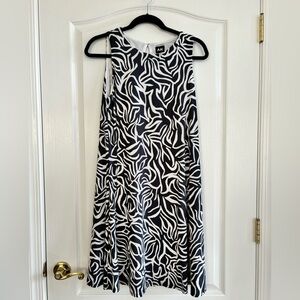 Anne Klein AK Grey and White Sleeveless Dress Size 10